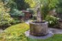 Stilvoll renovierter Altbau mit traumhaftem Garten! - der antike Brunnen