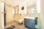 Villa Schaaffhausen: Hochwertige 4-Zimmer-Wohnung mit Garten & Whirlpool - Das En-Suite-Bad